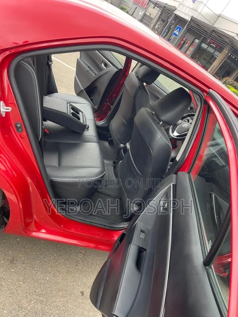 Toyota Corolla XLE (1.8L 4cyl 2A) 2019 Red