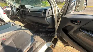 Toyota HiAce 2014 White