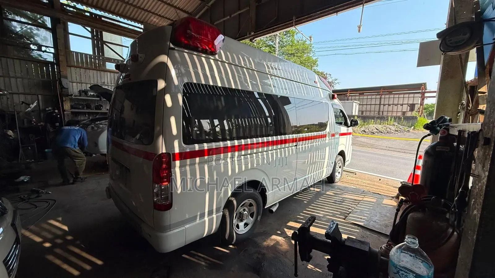Toyota HiAce 2014 White