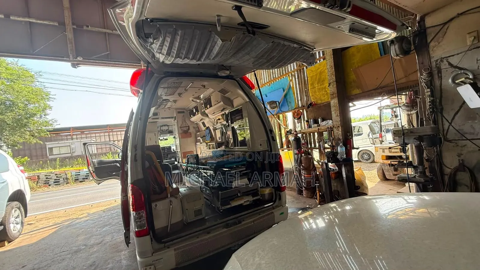 Toyota HiAce 2014 White
