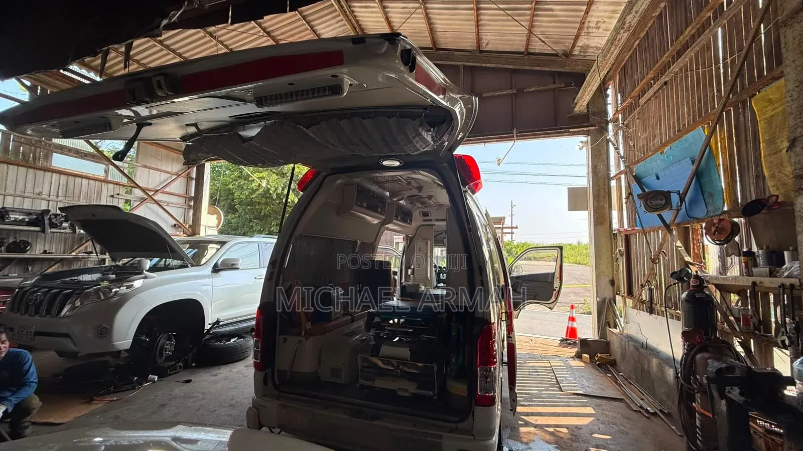 Toyota HiAce 2014 White