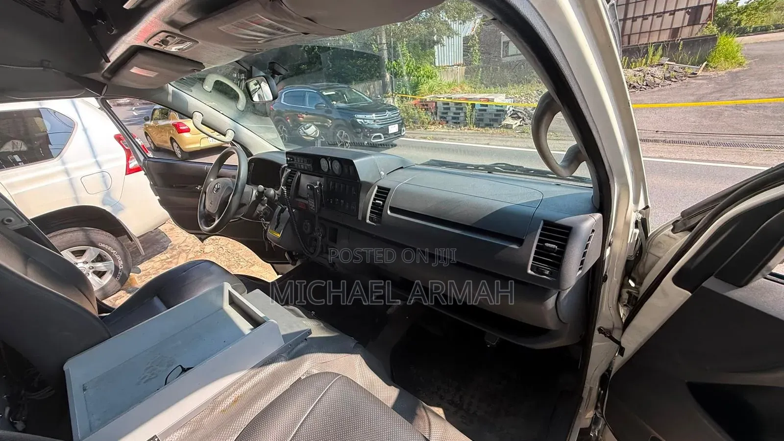 Toyota HiAce 2014 White