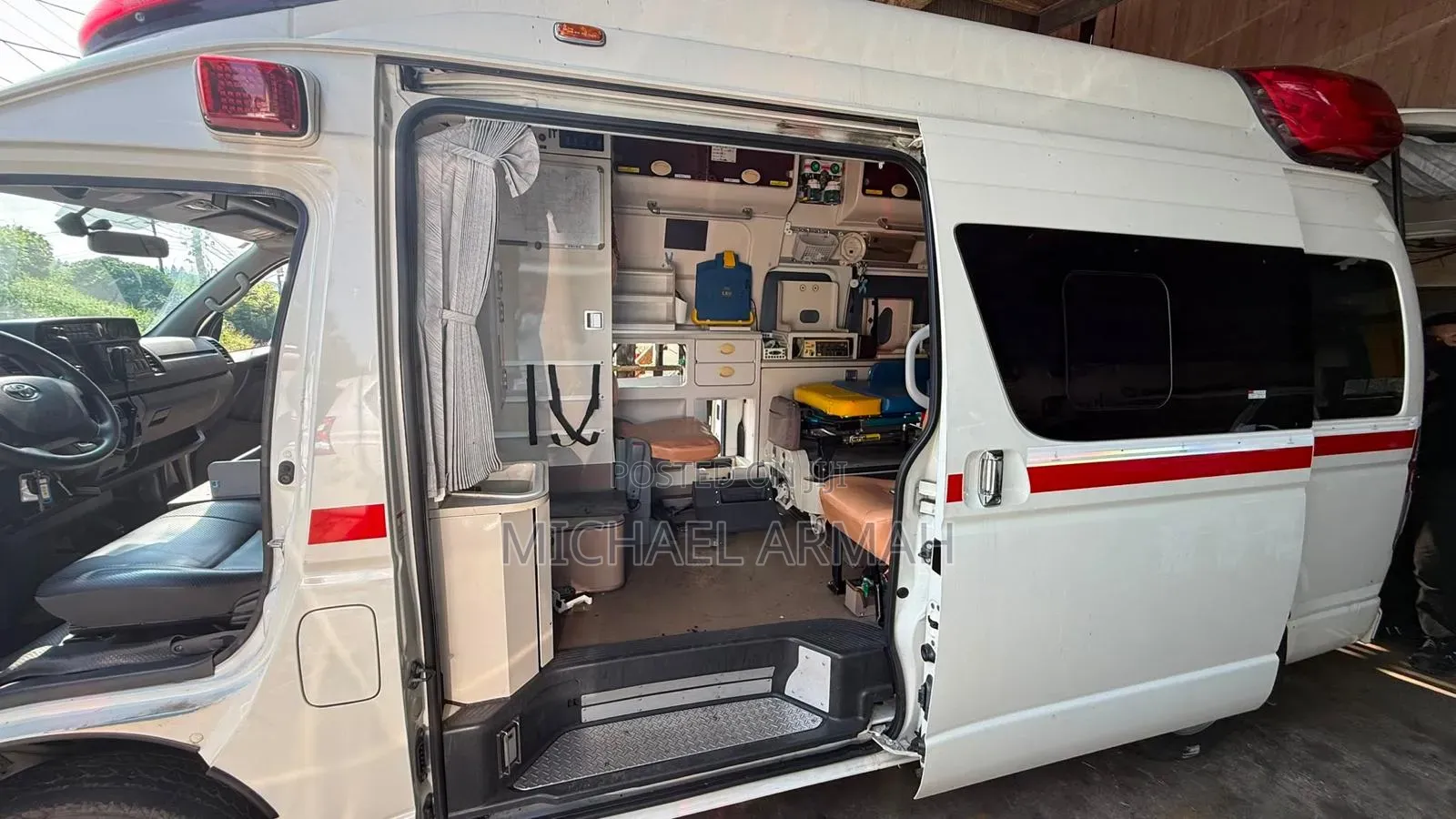 Toyota HiAce 2014 White