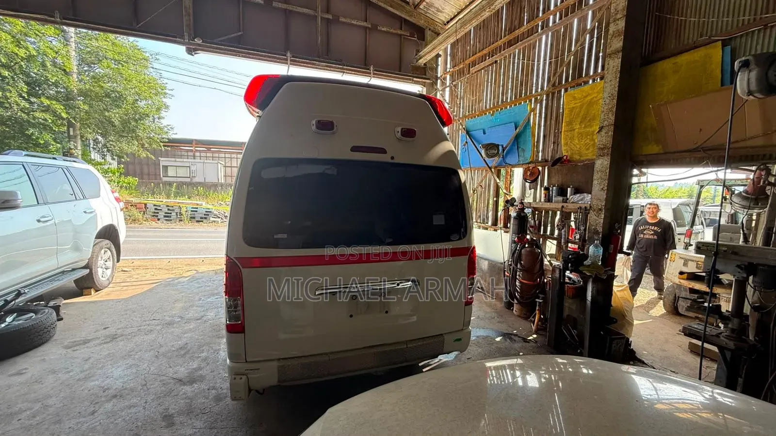 Toyota HiAce 2014 White