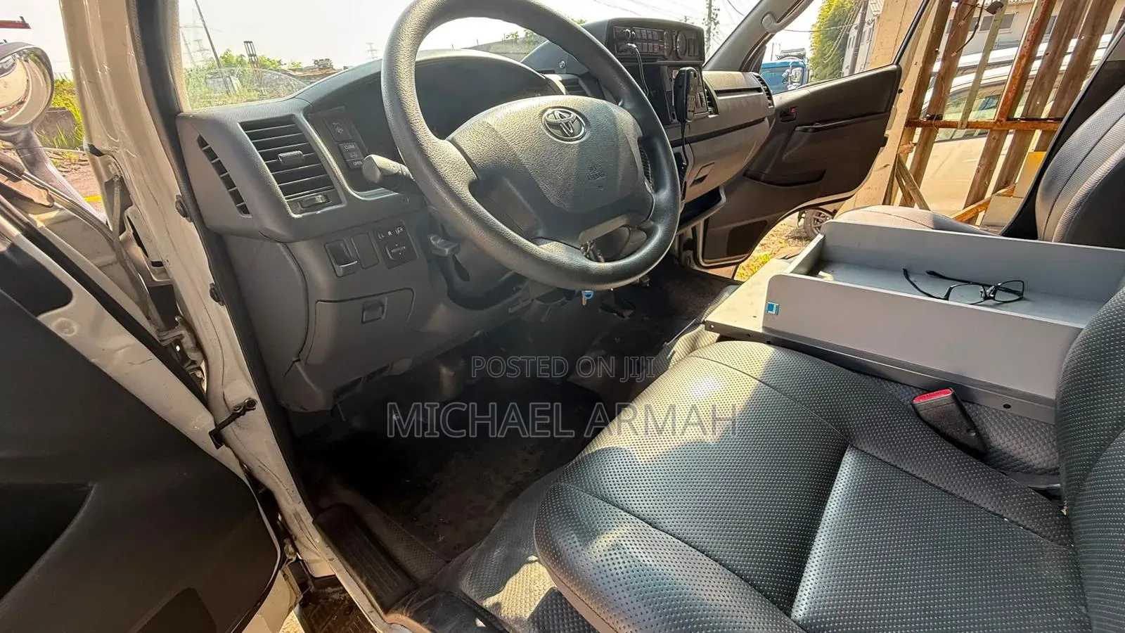 Toyota HiAce 2014 White