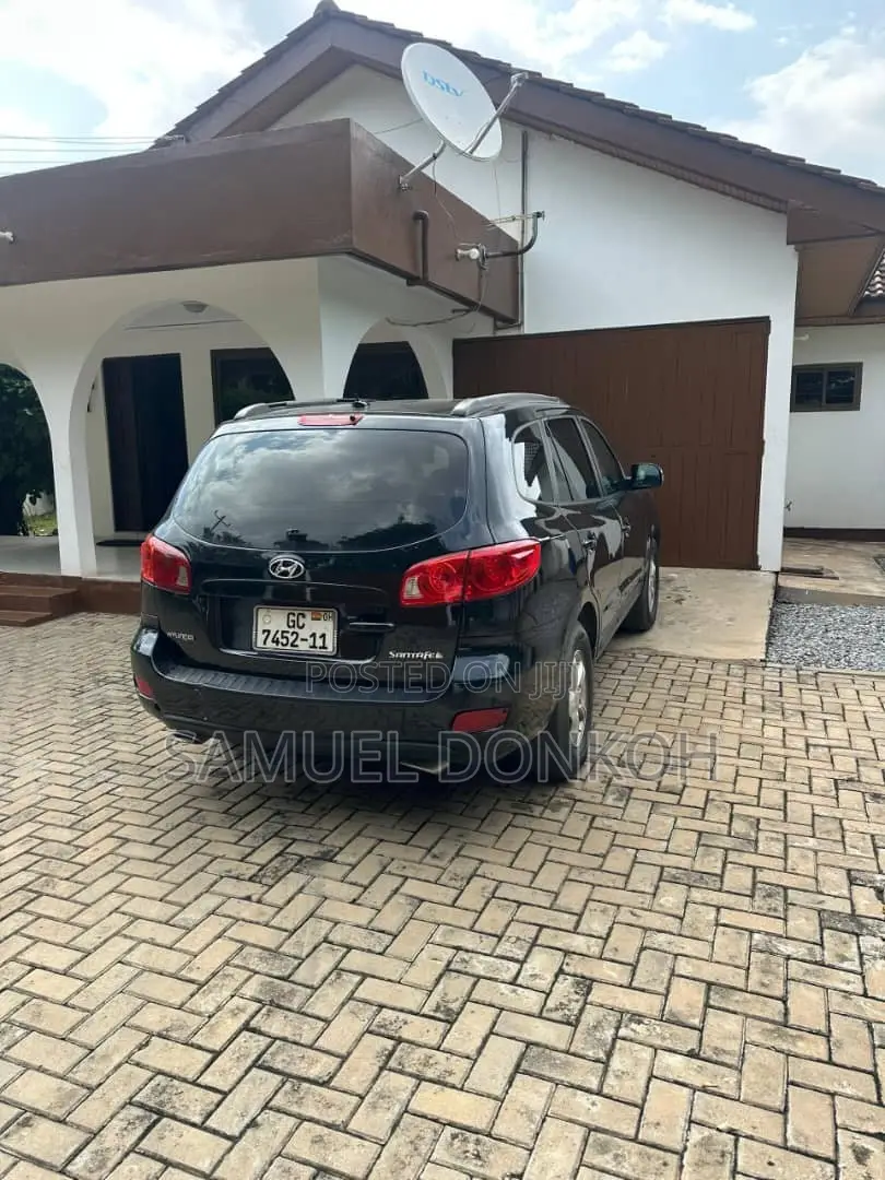 Hyundai Santa Fe 2011 Black