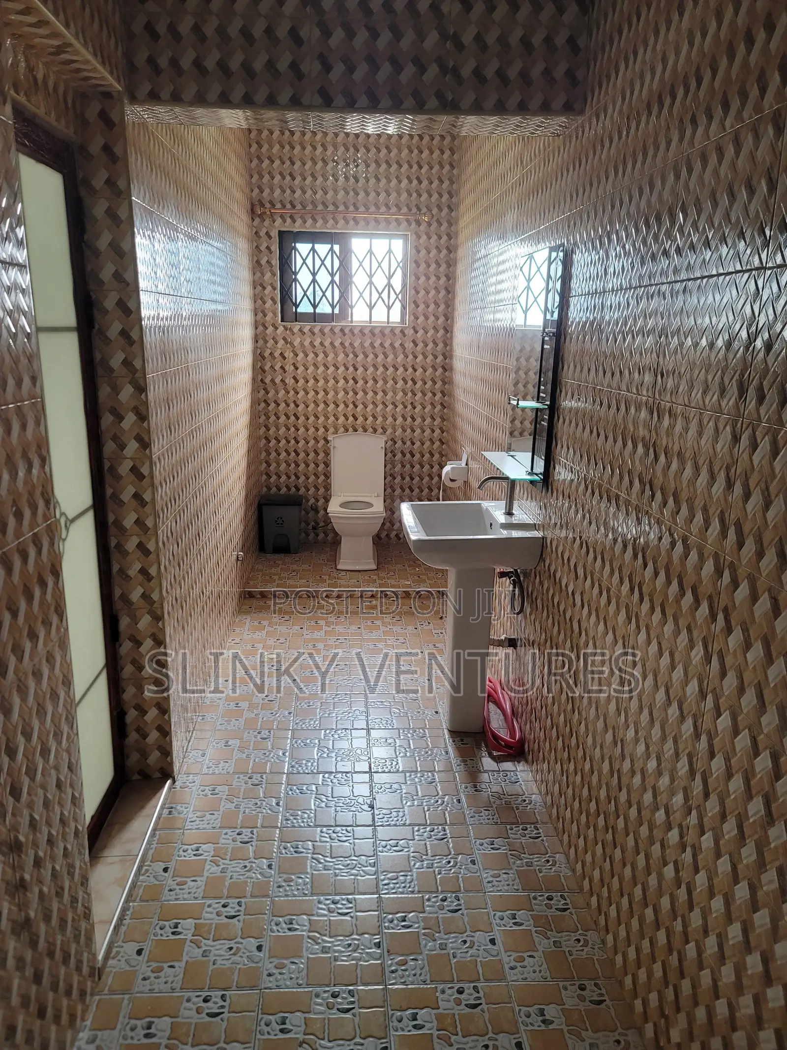 Furnished 6bdrm Mansion in Awutu Senya East Municipal for rent