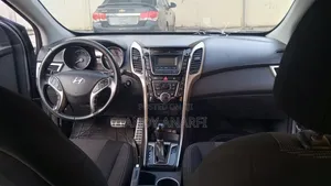Hyundai Elantra Limited Sedan FWD (1.8L 4cyl 6A) 2016 Gray
