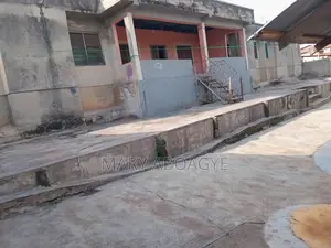 8bdrm House in Kwabre for sale