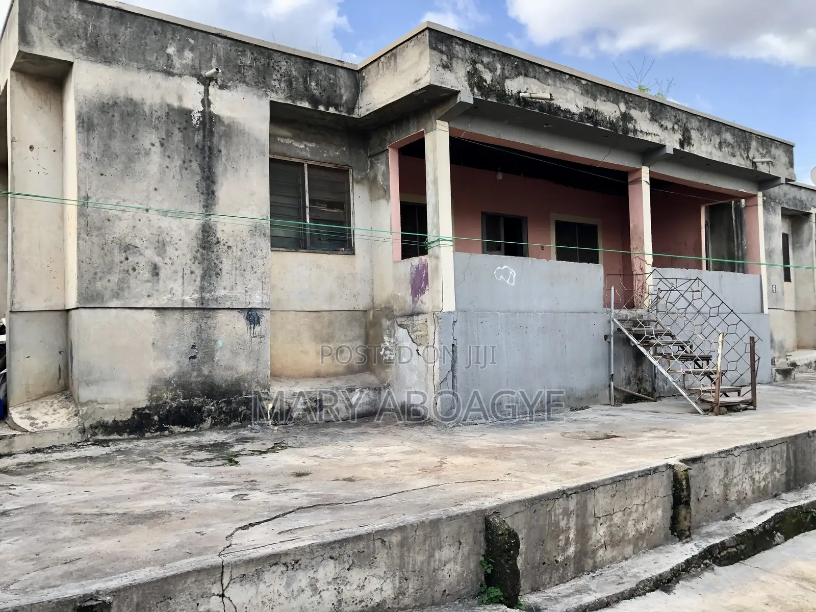8bdrm House in Kwabre for sale