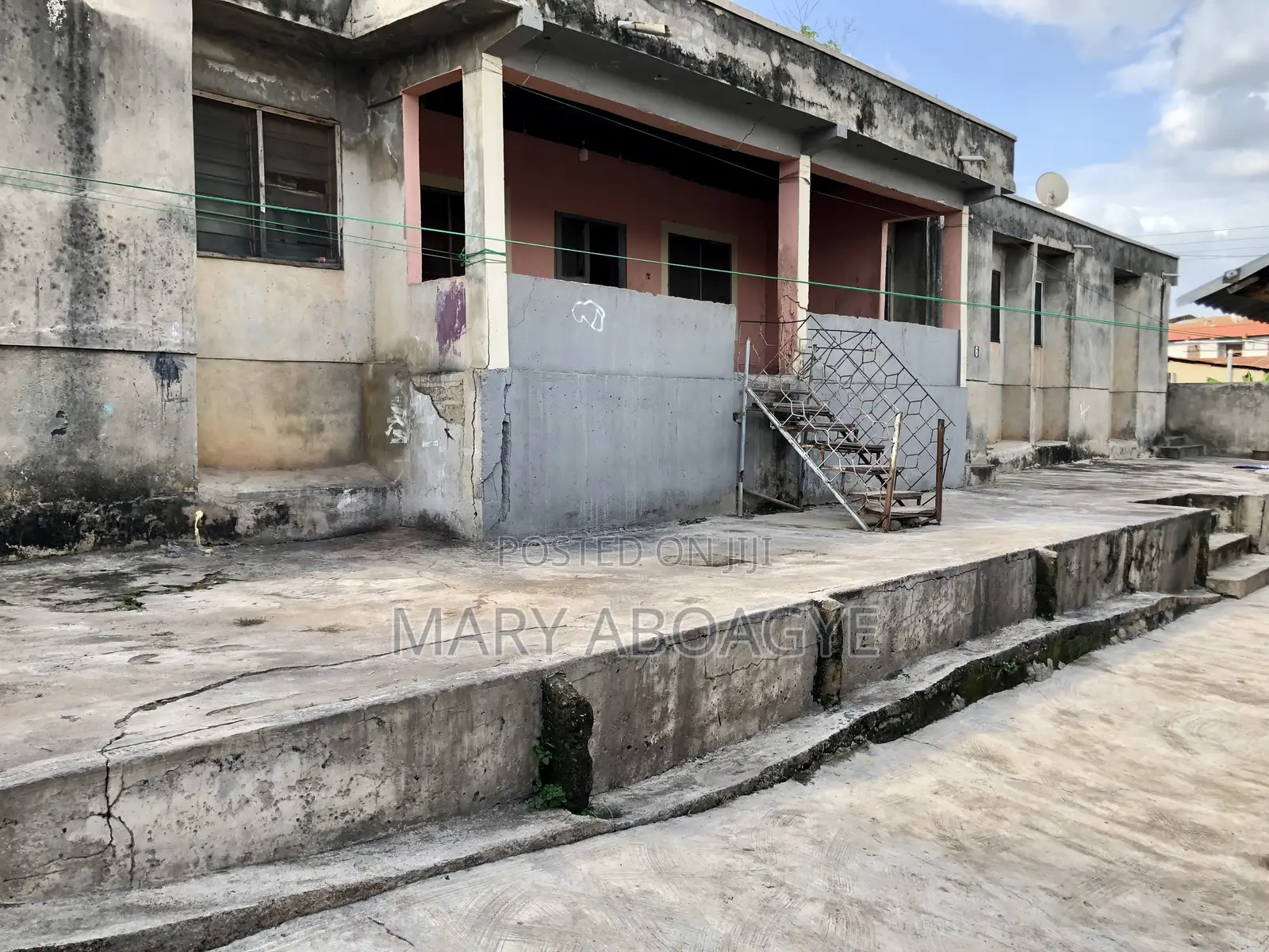 8bdrm House in Kwabre for sale