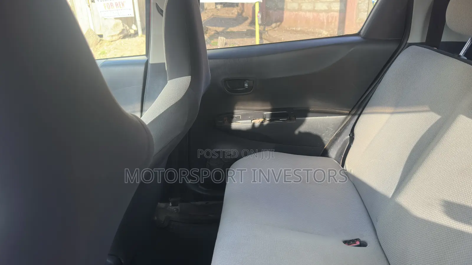 Toyota Vitz 1.5 FWD 5dr 2013 Red