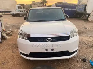 Toyota Corolla Rumion Hatchback 1.5 FWD 2012 White