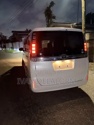 Toyota Voxy V 2WD 7-Seater 2015 White
