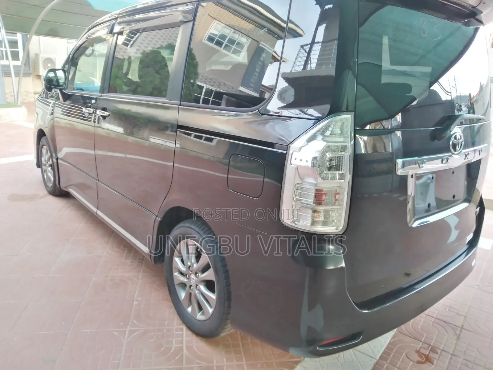 Toyota Voxy V 2WD 8-Seater 2012 Black
