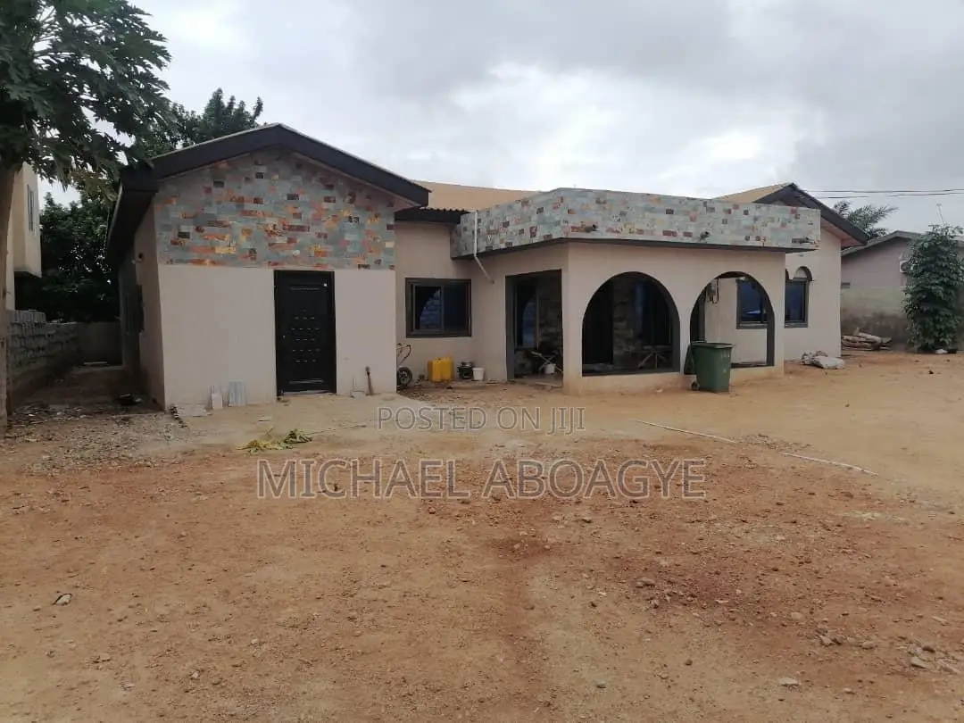 5bdrm House in Ofankor for sale