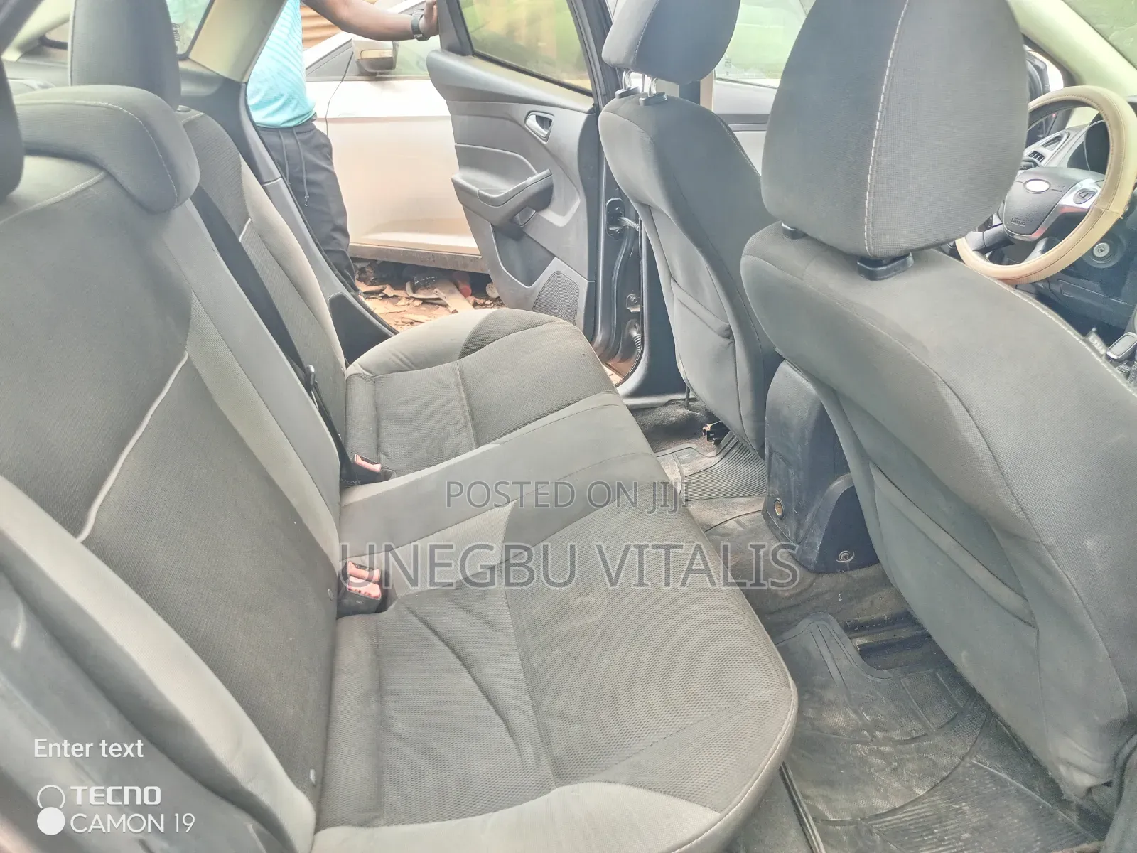 Ford Focus SE 4dr Hatchback (2.0L 4cyl 5M) 2014 Gray