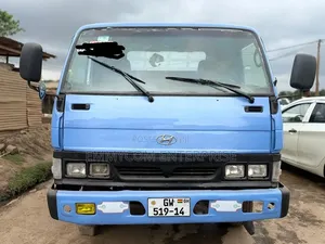 Hyundai Mighty With Big Bucket