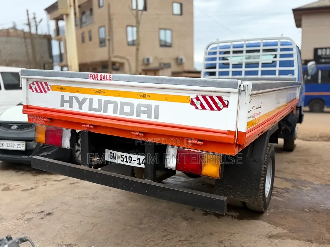 Hyundai Mighty With Big Bucket