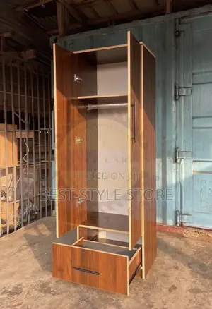 Wardrobe B004570