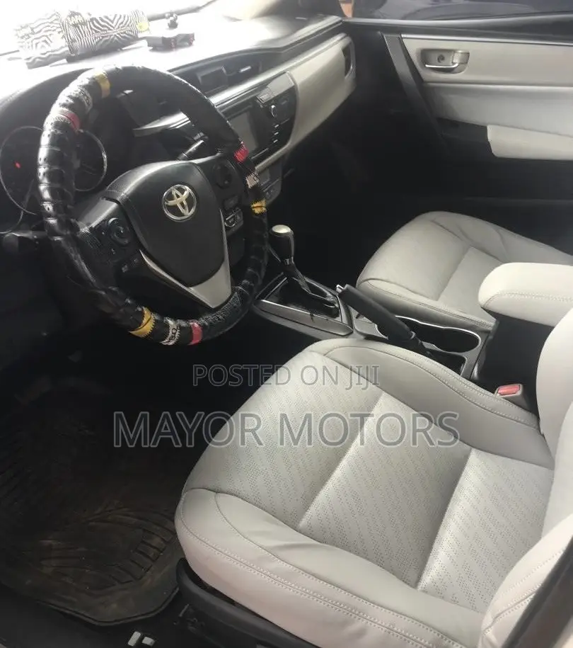 Toyota Corolla LE Eco 4dr Sedan (1.8L 4cyl CVT) 2015 White