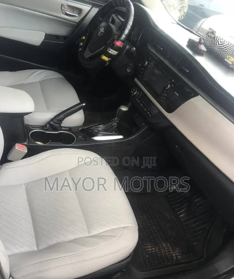Toyota Corolla LE Eco 4dr Sedan (1.8L 4cyl CVT) 2015 White