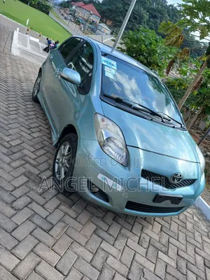 Toyota Vitz 1.0 FWD 5dr 2010 Green