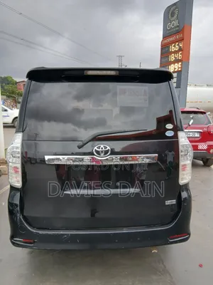 Toyota Voxy 2013 Black