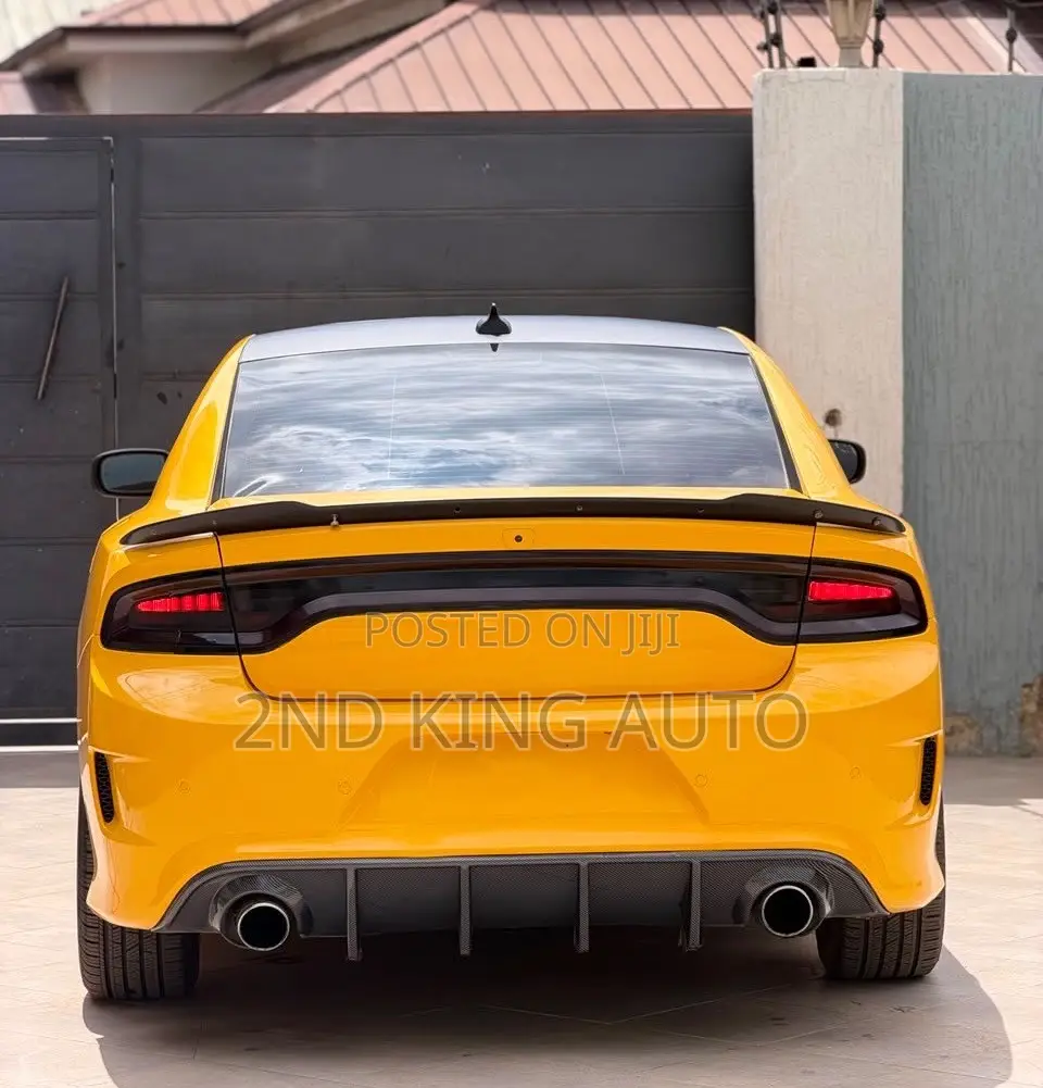 Dodge Charger SXT AWD 2017 Yellow