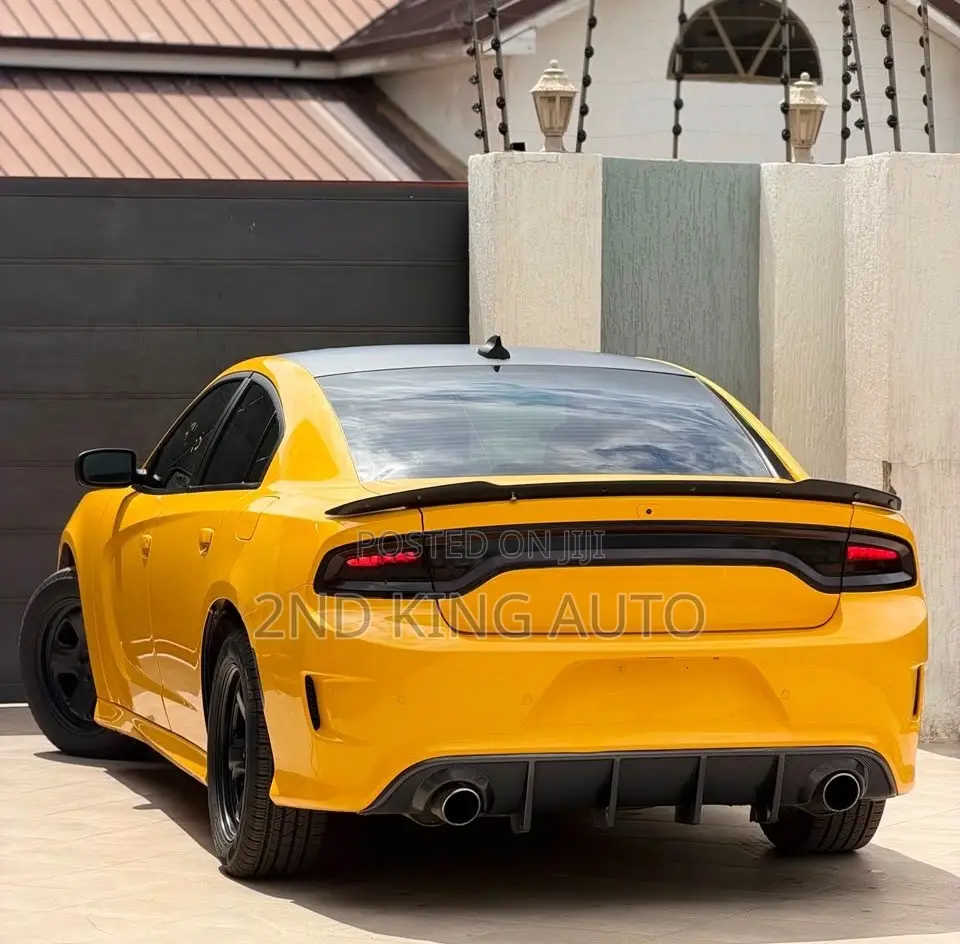 Dodge Charger SXT AWD 2017 Yellow