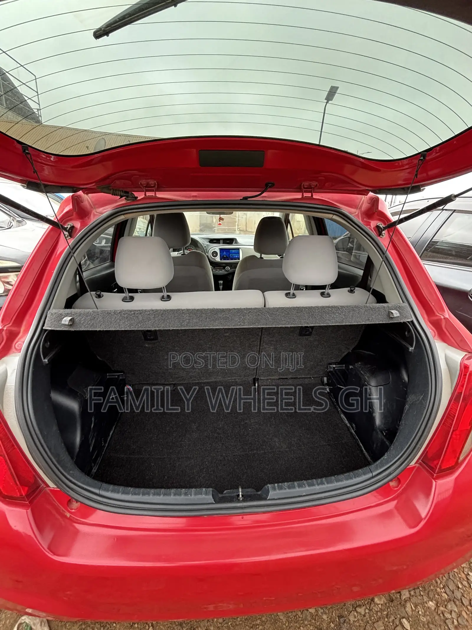 Toyota Vitz 1.3 FWD 3dr 2012 Red
