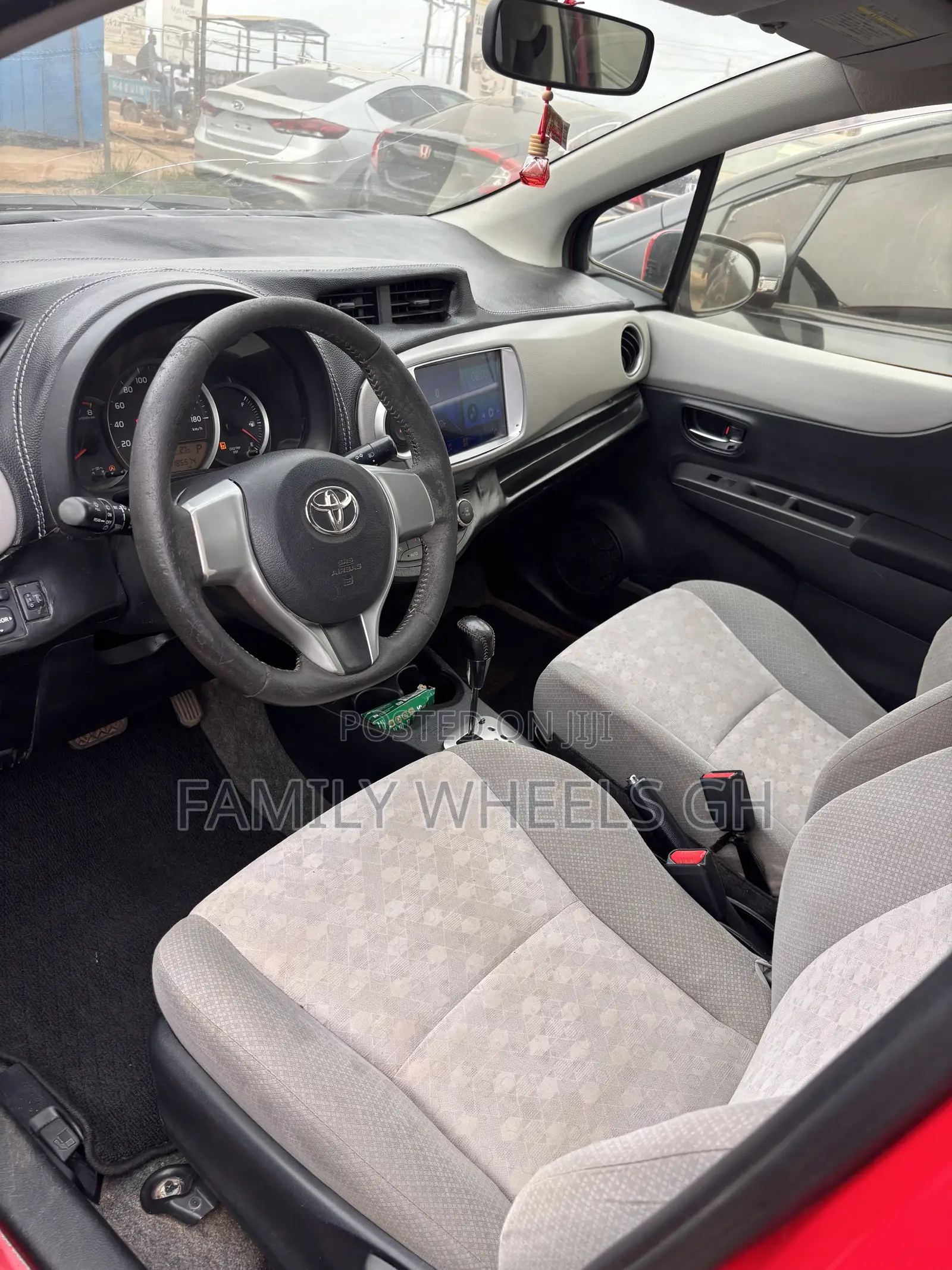 Toyota Vitz 1.3 FWD 3dr 2012 Red