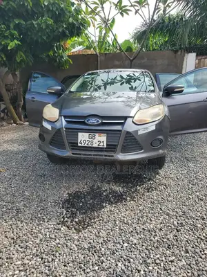 Ford Focus SE Sedan FWD (2.0L 4cyl 5M) 2012 Gray
