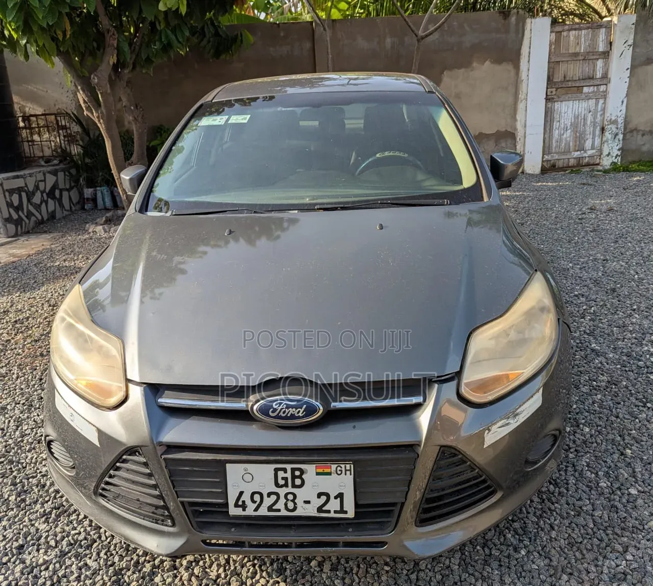 Ford Focus SE Sedan FWD (2.0L 4cyl 5M) 2012 Gray