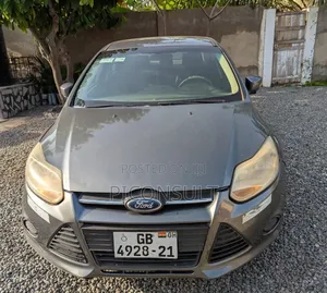 Ford Focus SE Sedan FWD (2.0L 4cyl 5M) 2012 Gray
