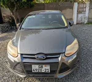 Ford Focus SE Sedan FWD (2.0L 4cyl 5M) 2012 Gray