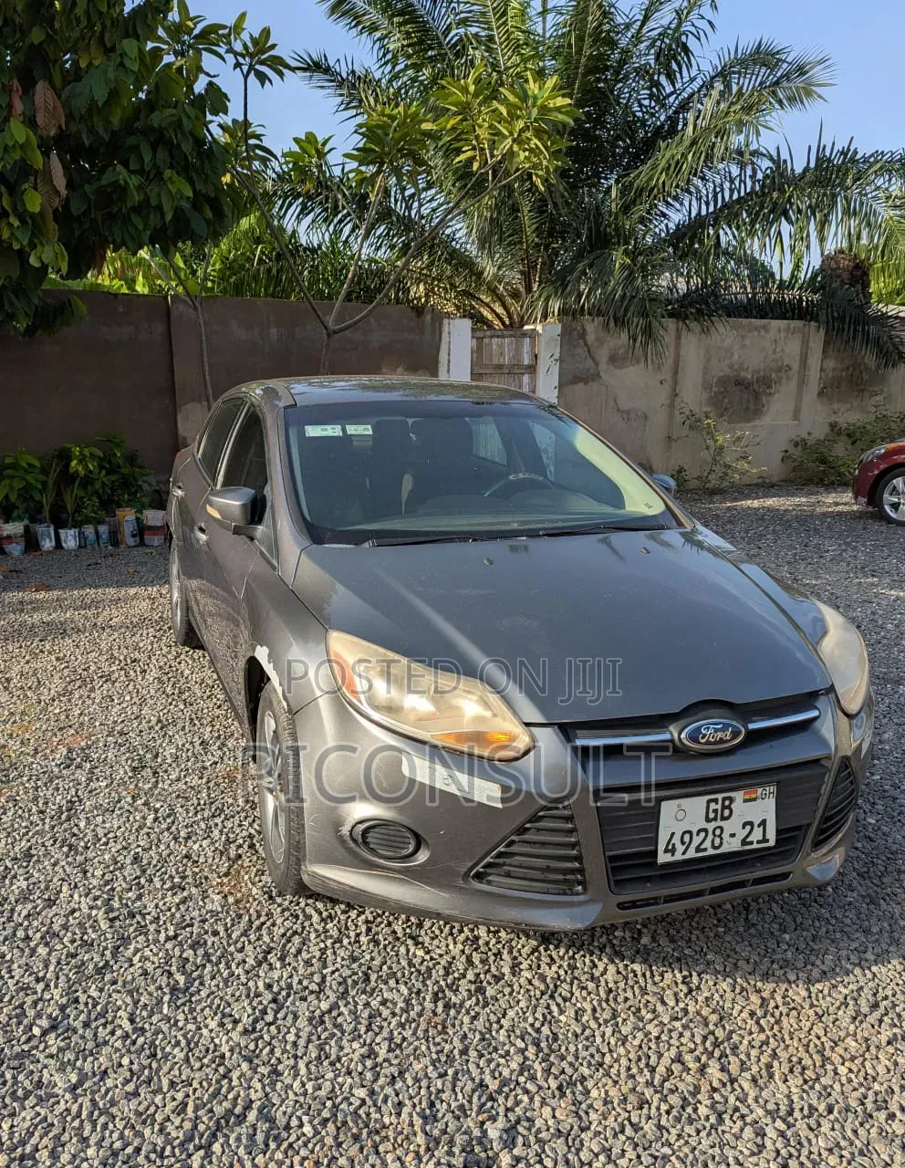 Ford Focus SE Sedan FWD (2.0L 4cyl 5M) 2012 Gray