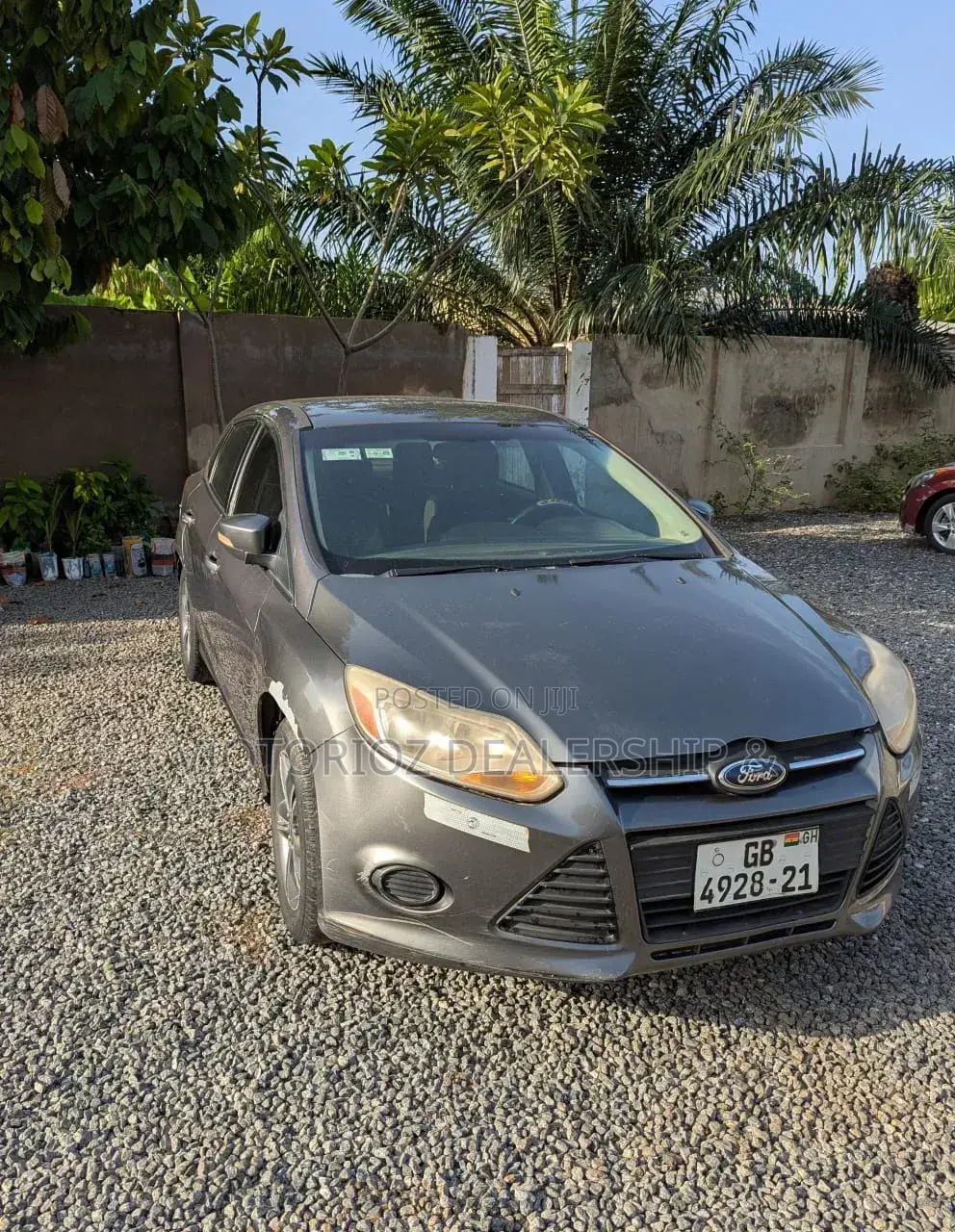 Ford Focus SE Sedan FWD (2.0L 4cyl 5M) 2012 Gray
