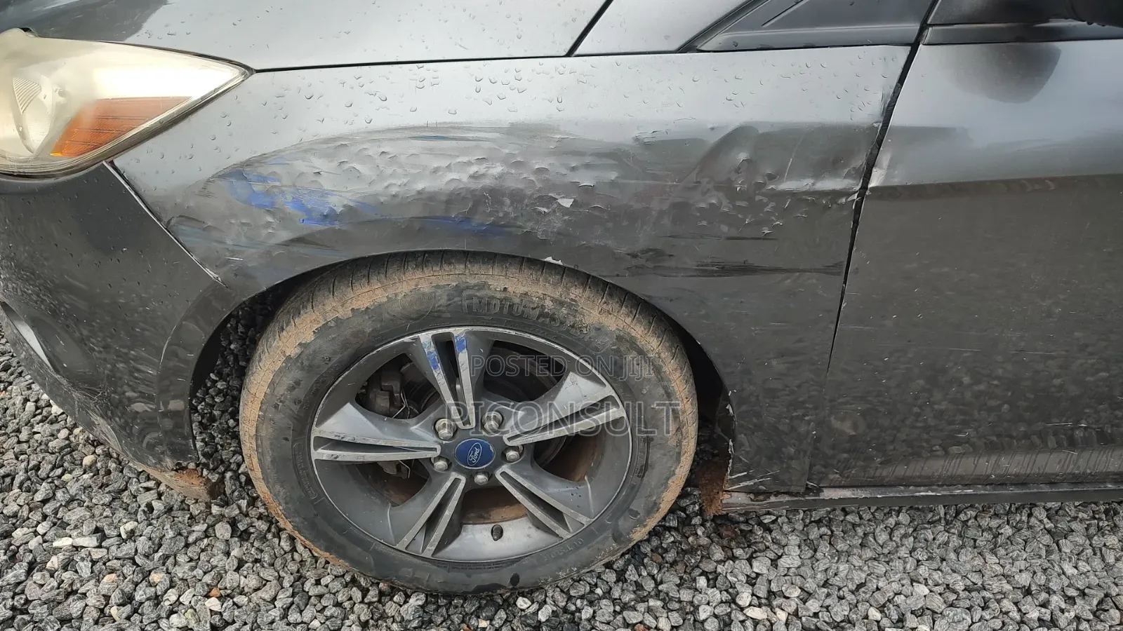 Ford Focus SE Sedan FWD (2.0L 4cyl 5M) 2012 Gray