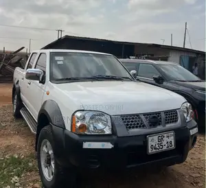 Nissan Hardbody 2016 White