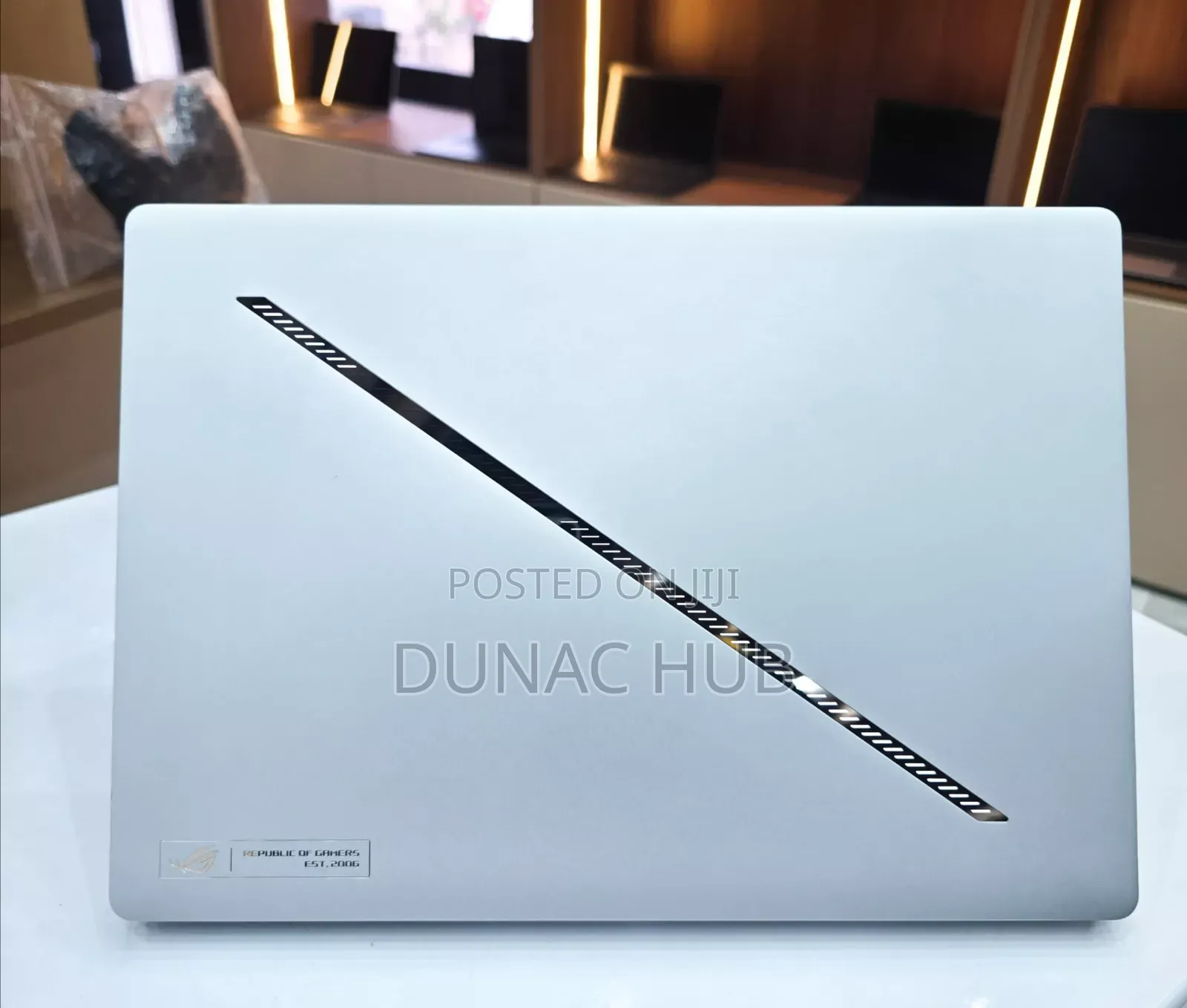 Laptop Asus ROG Zephyrus G14 16GB AMD Ryzen 9 SSD 1T