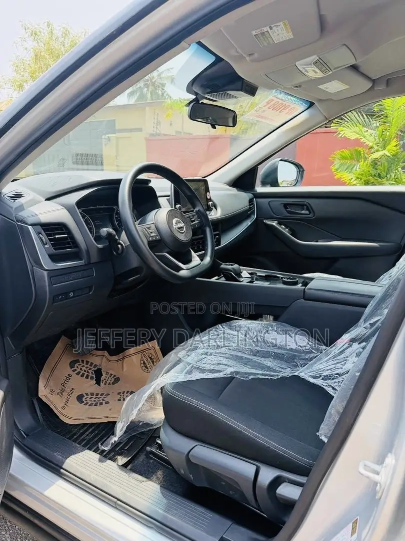 Nissan Rogue SV 2024 Silver