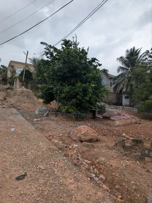 Halfplot of Land Measuring 35/100 for Sale