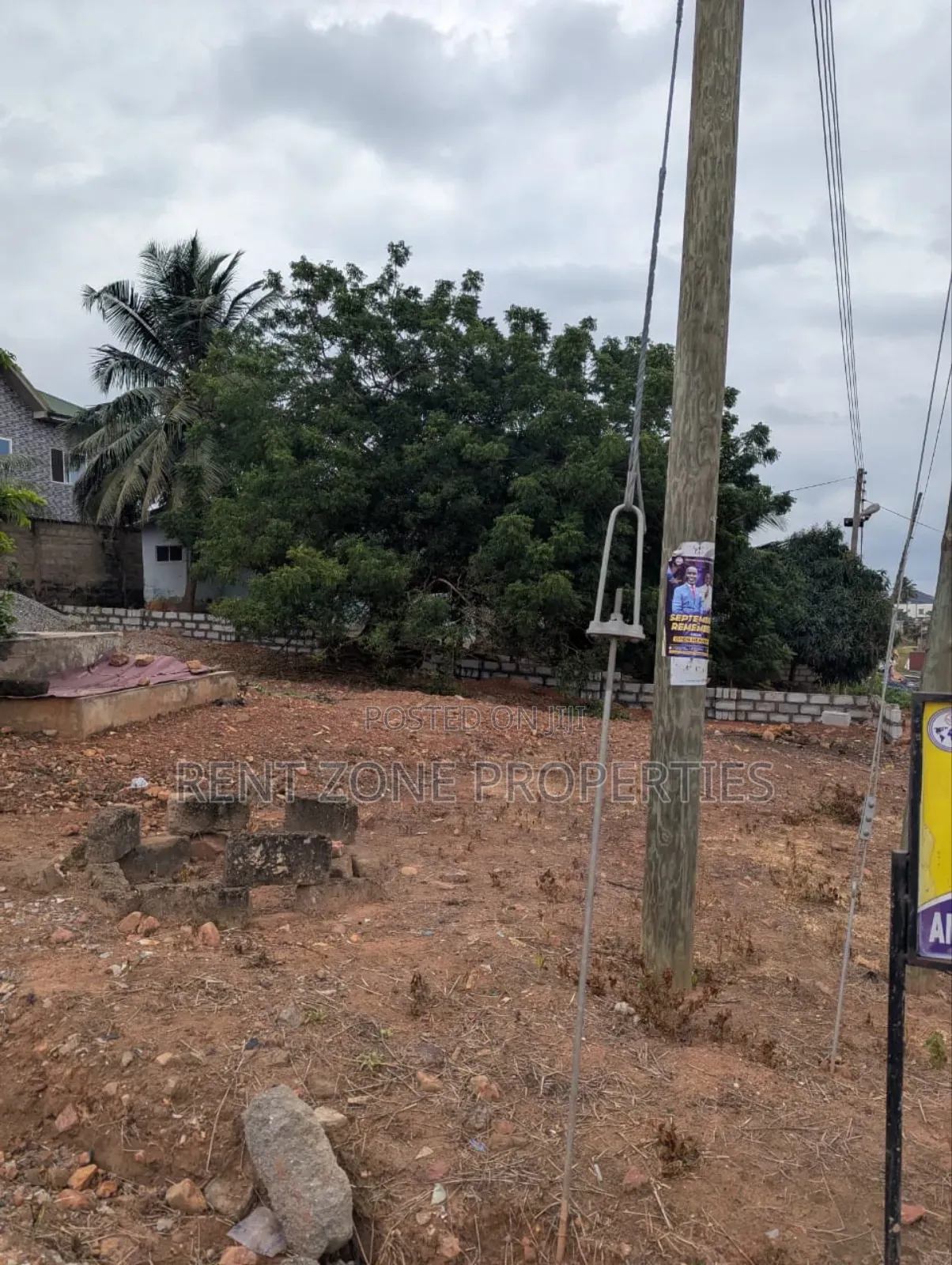 Halfplot of Land Measuring 35/100 for Sale
