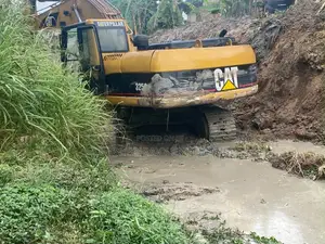 325 CL Excavator