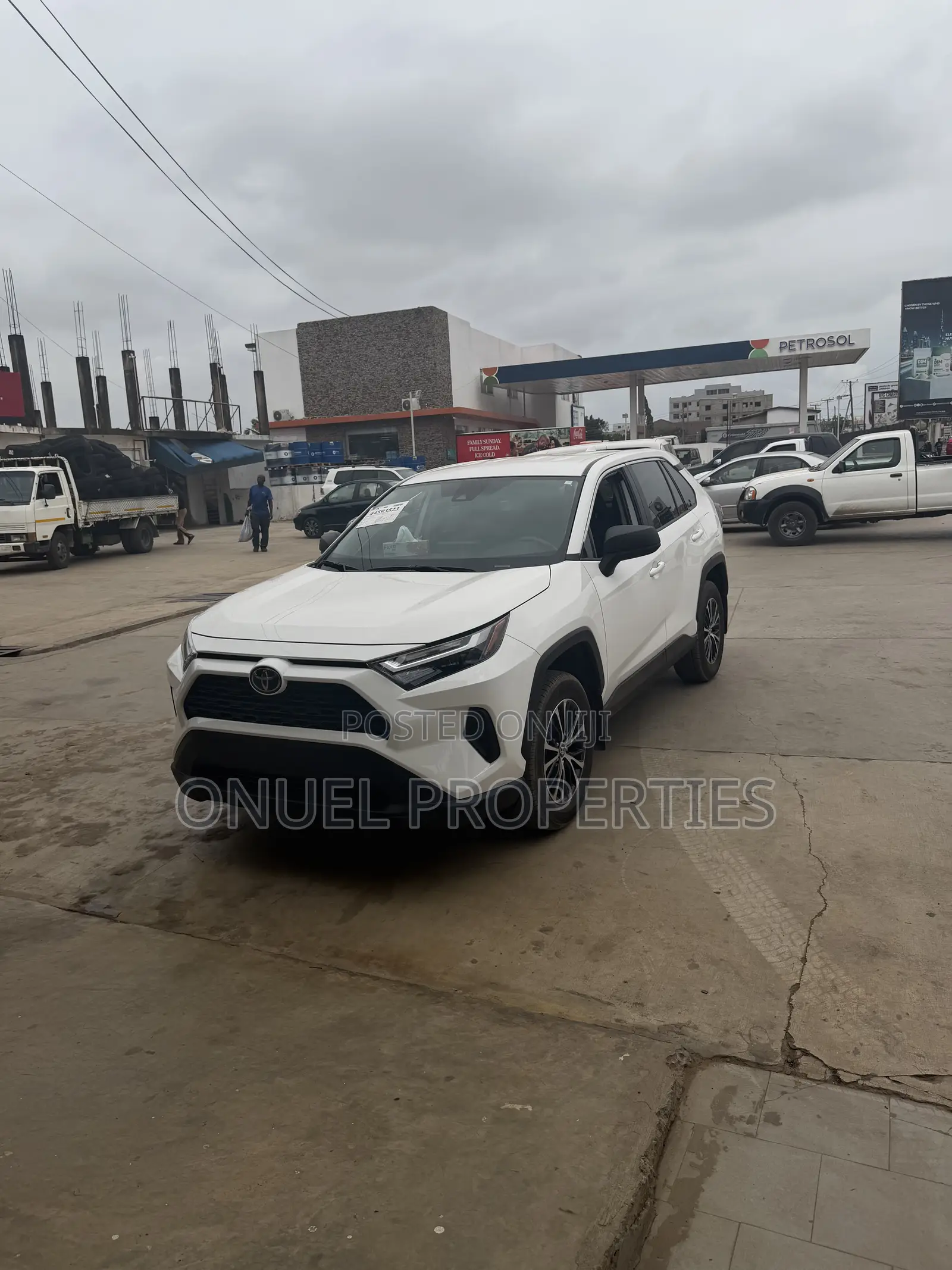 Toyota RAV4 LE 2025 White