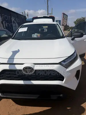 Toyota RAV4 LE 2025 White