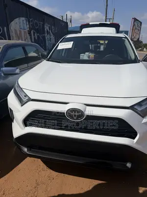 Toyota RAV4 LE 2025 White