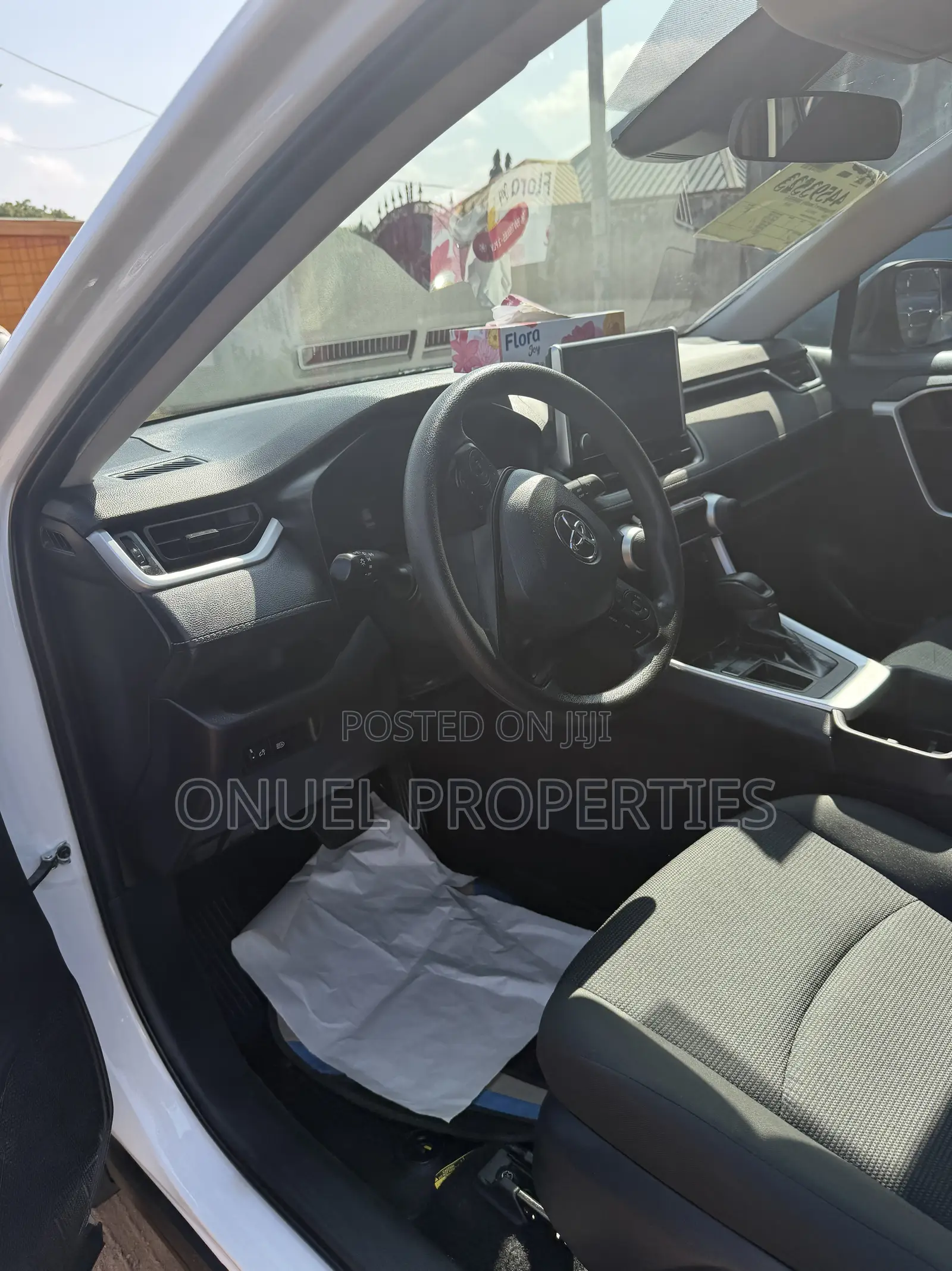 Toyota RAV4 LE 2025 White