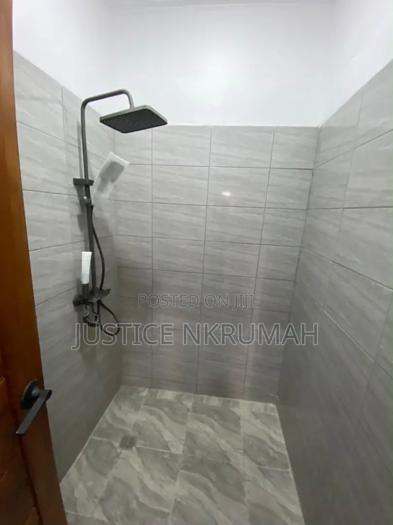 2bdrm Apartment in Mr Justice Estate, Ablekuma for rent